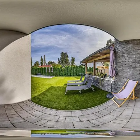 Villa7 Balaton بيت ضيافة 4*