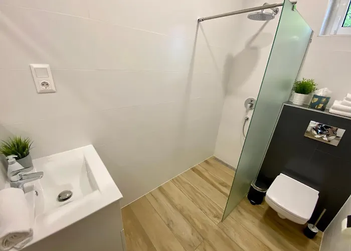 Villa7 Balaton 招待所 Alsóörs